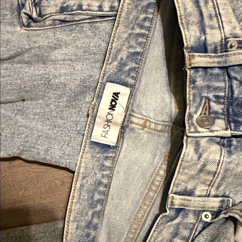 Fashion Nova Light Wash Cargo Jeans High Rise Straight Leg Size 11 - Picture 5 of 6